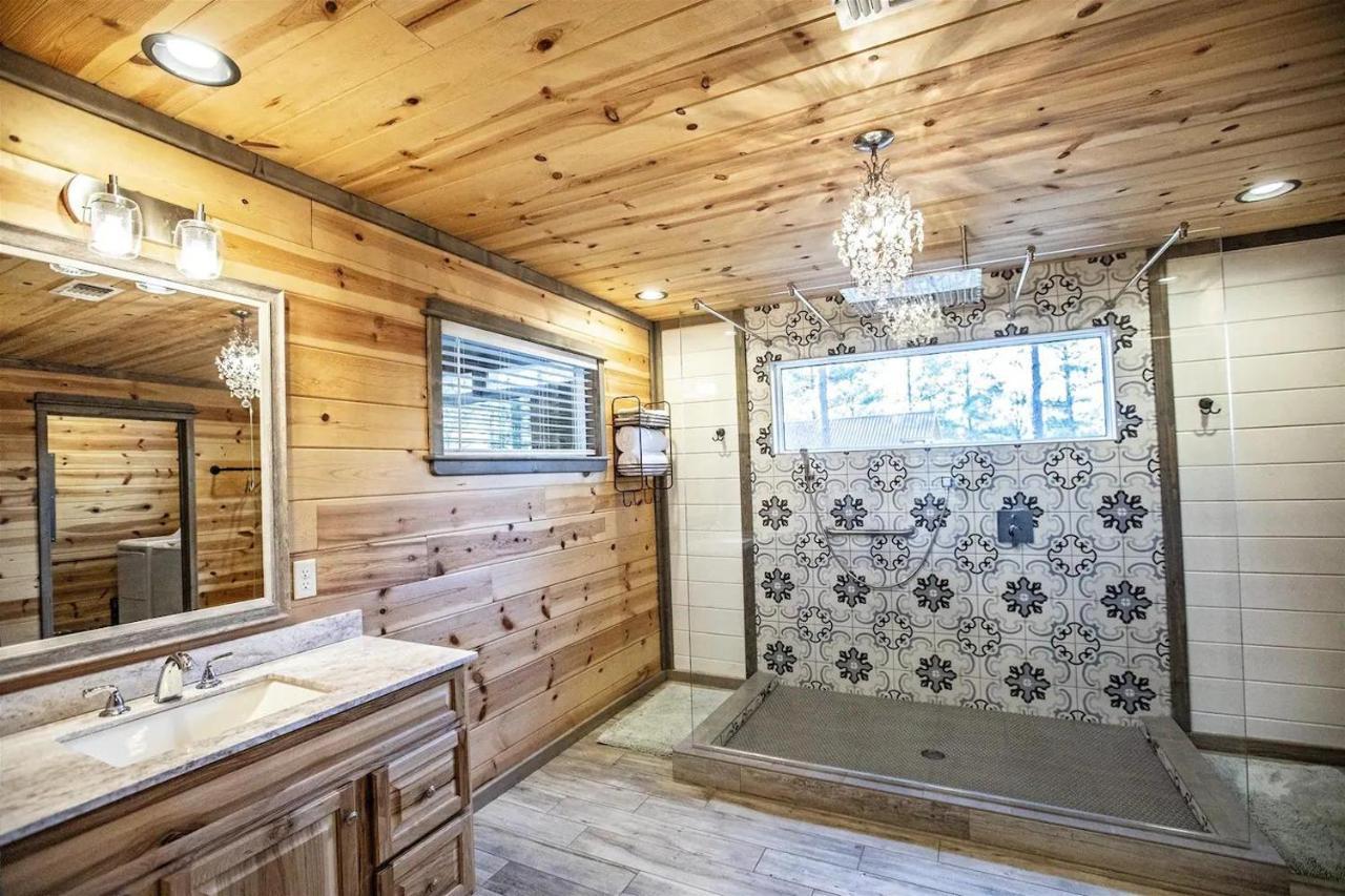 Convenient Romantic Hot Tub Bbq 3-Night Special! Broken Bow Eksteriør billede