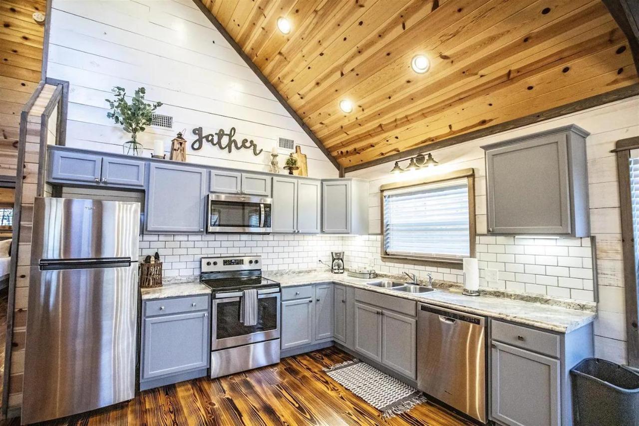 Convenient Romantic Hot Tub Bbq 3-Night Special! Broken Bow Eksteriør billede