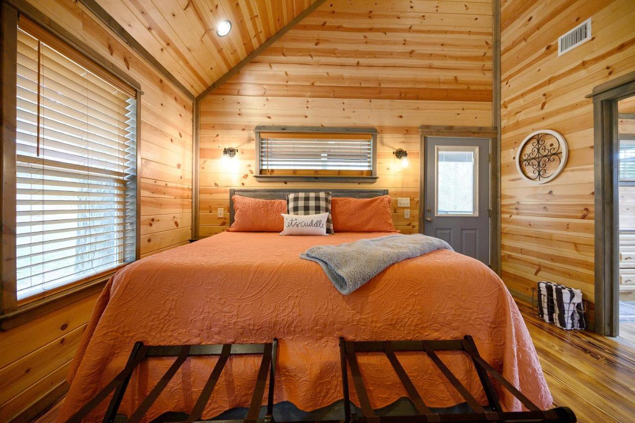 Convenient Romantic Hot Tub Bbq 3-Night Special! Broken Bow Eksteriør billede