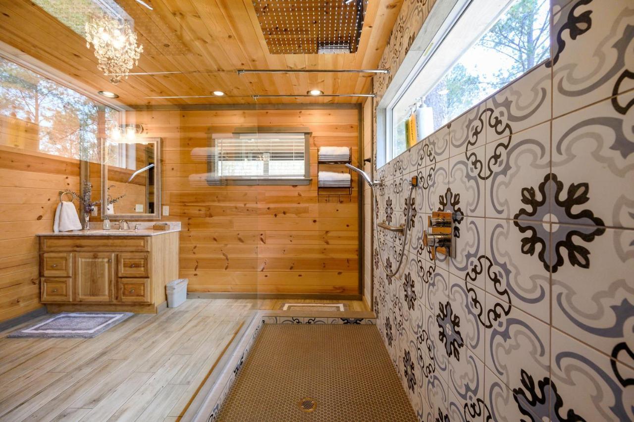 Convenient Romantic Hot Tub Bbq 3-Night Special! Broken Bow Eksteriør billede