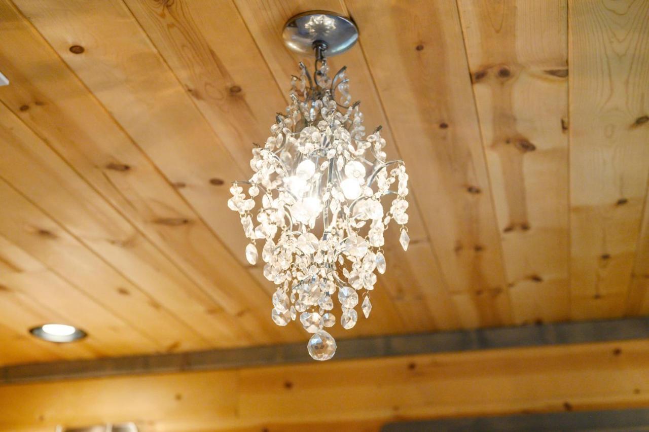 Convenient Romantic Hot Tub Bbq 3-Night Special! Broken Bow Eksteriør billede