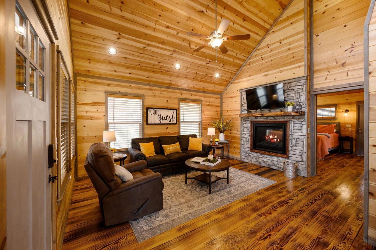 Convenient Romantic Hot Tub Bbq 3-Night Special! Broken Bow Eksteriør billede