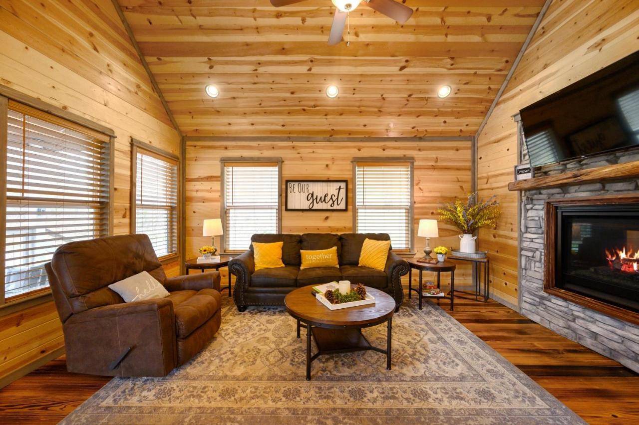 Convenient Romantic Hot Tub Bbq 3-Night Special! Broken Bow Eksteriør billede