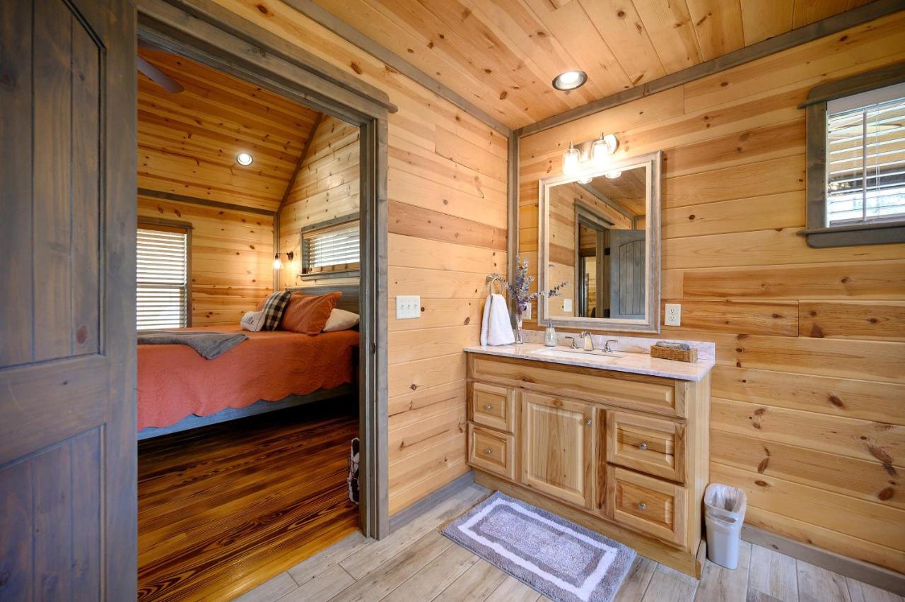 Convenient Romantic Hot Tub Bbq 3-Night Special! Broken Bow Eksteriør billede