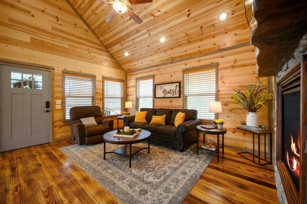 Convenient Romantic Hot Tub Bbq 3-Night Special! Broken Bow Eksteriør billede