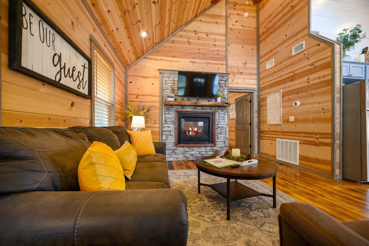 Convenient Romantic Hot Tub Bbq 3-Night Special! Broken Bow Eksteriør billede