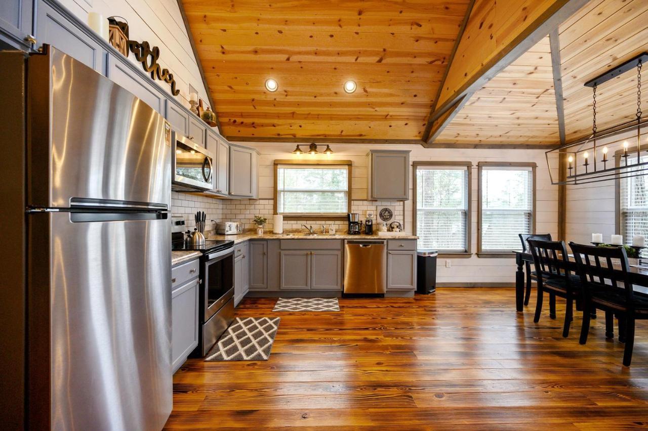 Convenient Romantic Hot Tub Bbq 3-Night Special! Broken Bow Eksteriør billede