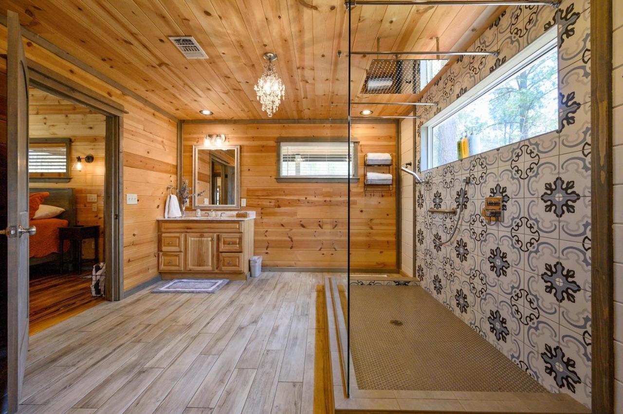 Convenient Romantic Hot Tub Bbq 3-Night Special! Broken Bow Eksteriør billede