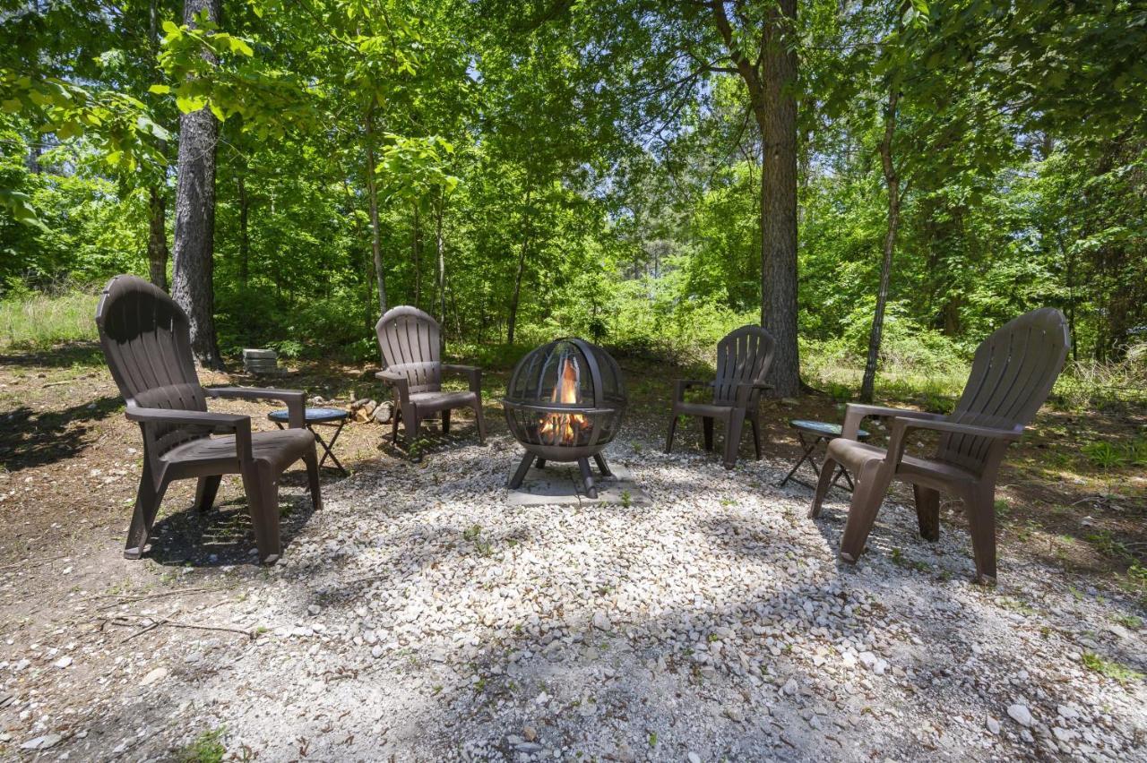 Convenient Romantic Hot Tub Bbq 3-Night Special! Broken Bow Eksteriør billede