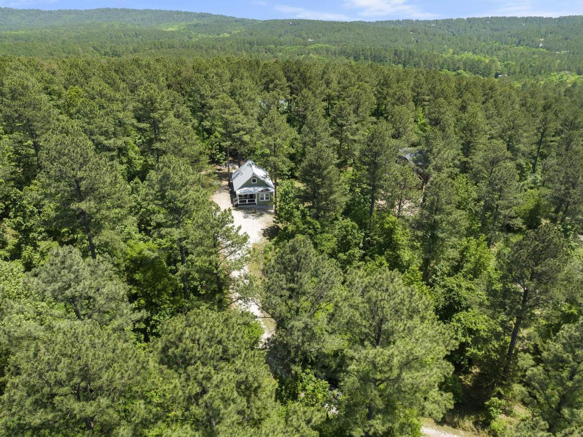 Convenient Romantic Hot Tub Bbq 3-Night Special! Broken Bow Eksteriør billede